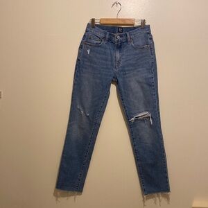 GAP COTTON MEDIUM BOWERY DESTROY GIRLFRIEND JEANS . Size 00/24